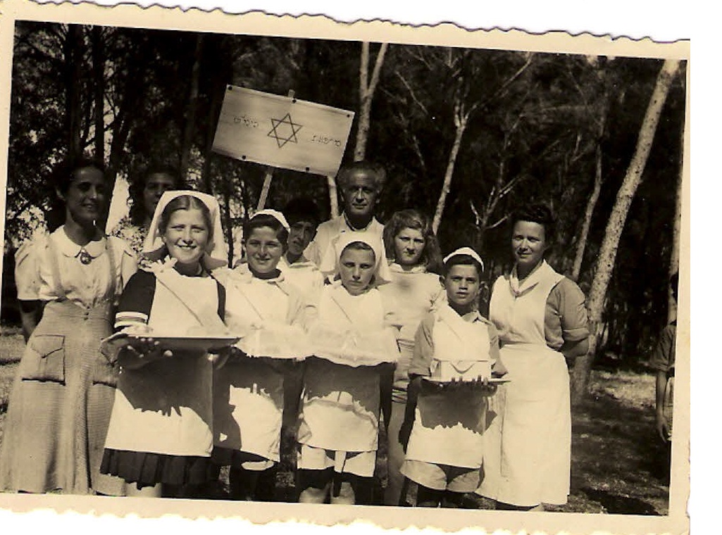 האחיות -בתילבושת