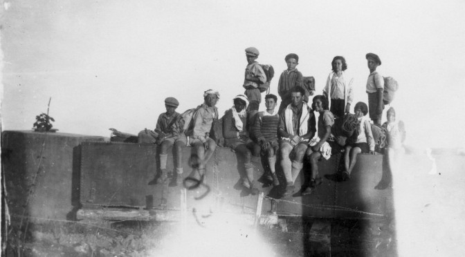 טיול ליד תחנת הרכבת בקלקיליה ניסן תרצ''אSHFYA_097